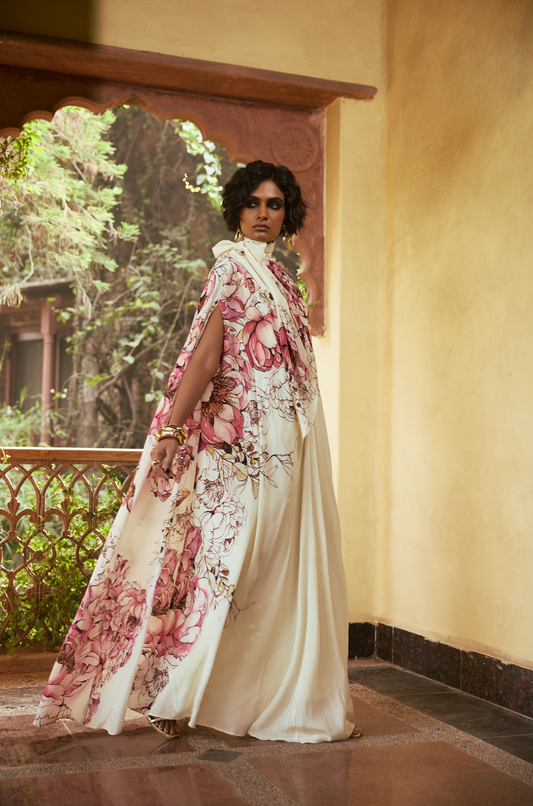 فستان بفيونكة على شكل زهرة الفاوانيا