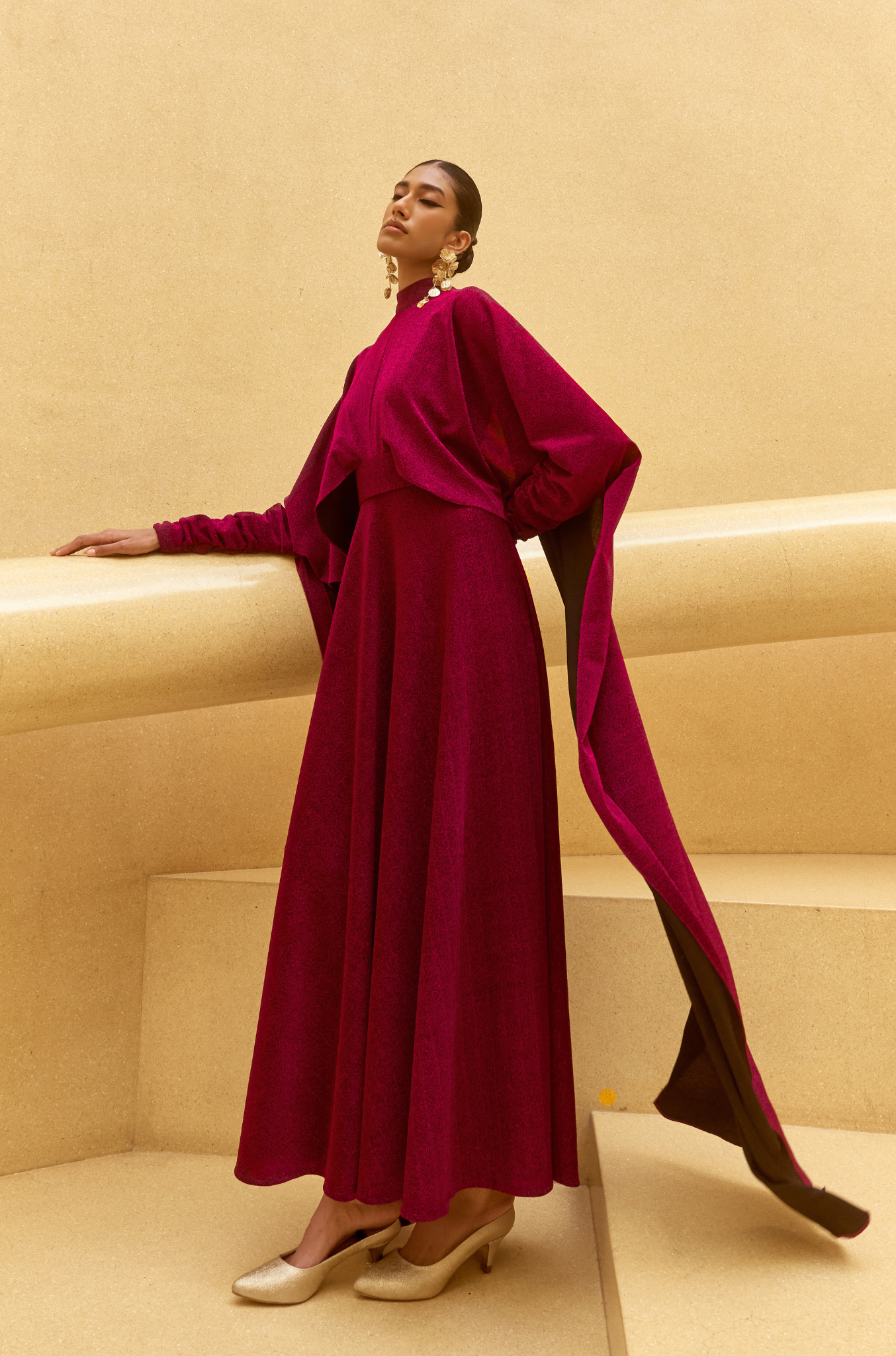 فستان كيب لامع بحزام