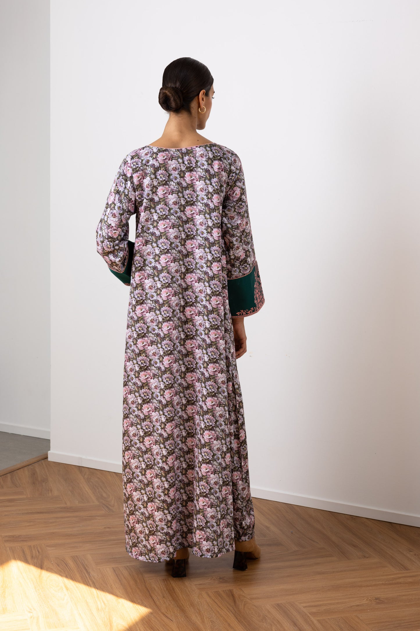 جلابية مزينة بتباين