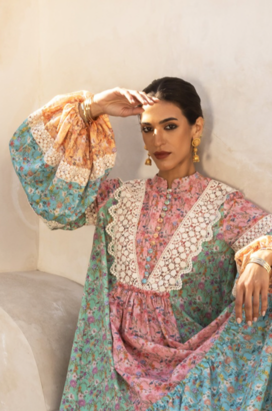 V laced Ditsy Floral Jalabiya