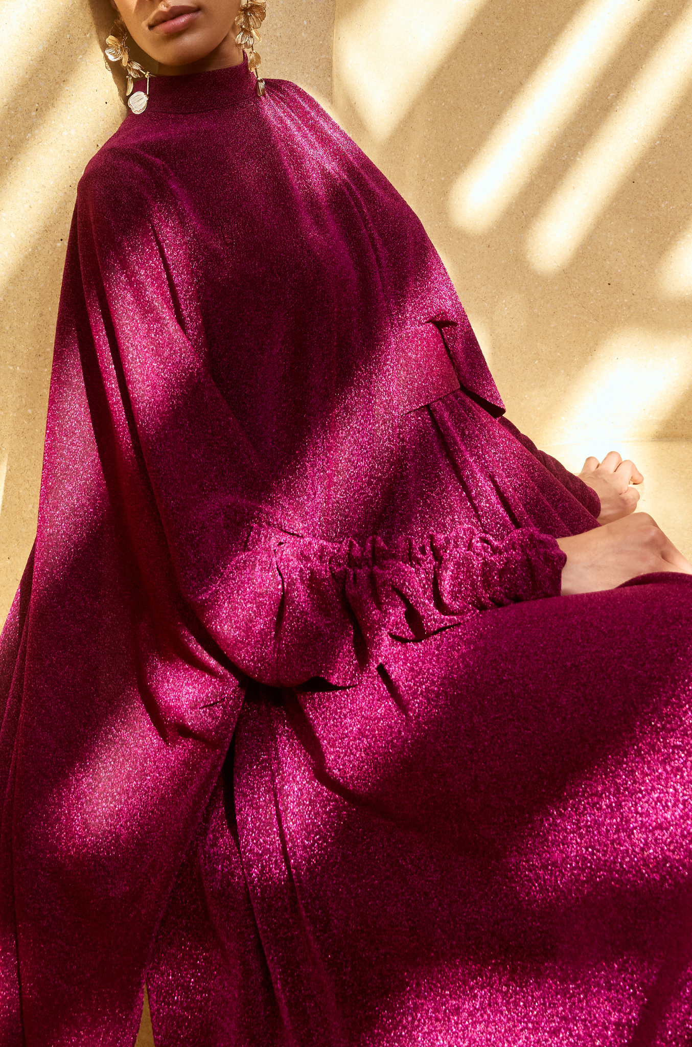 فستان كيب لامع بحزام