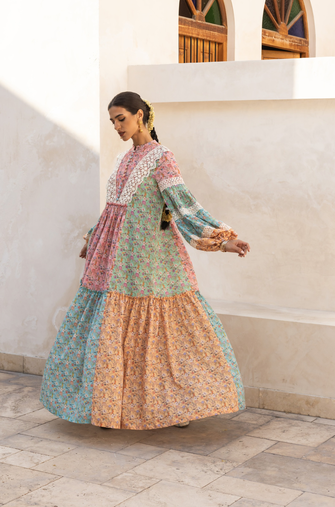 V laced Ditsy Floral Jalabiya