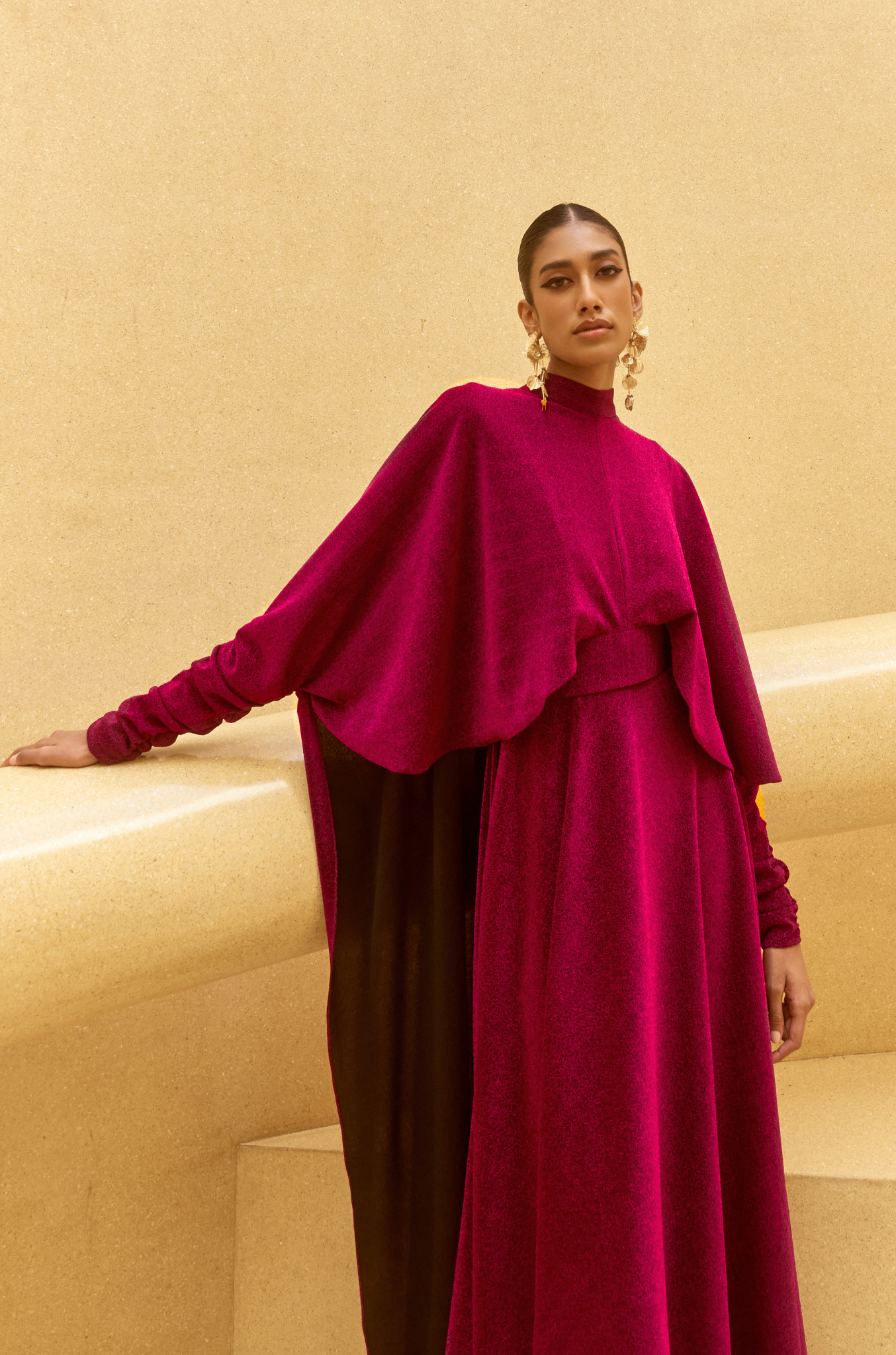 فستان كيب لامع بحزام