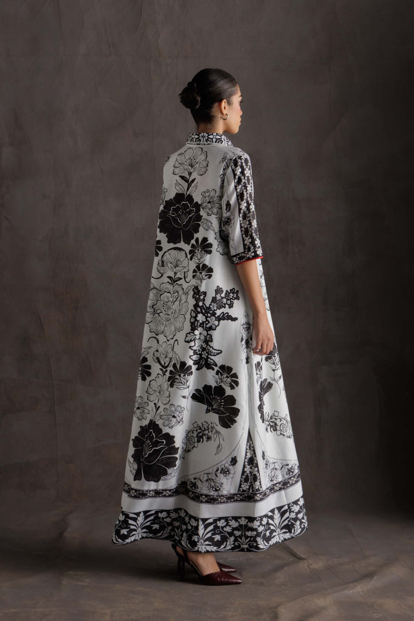 Collared Rose Mirage - Black & White