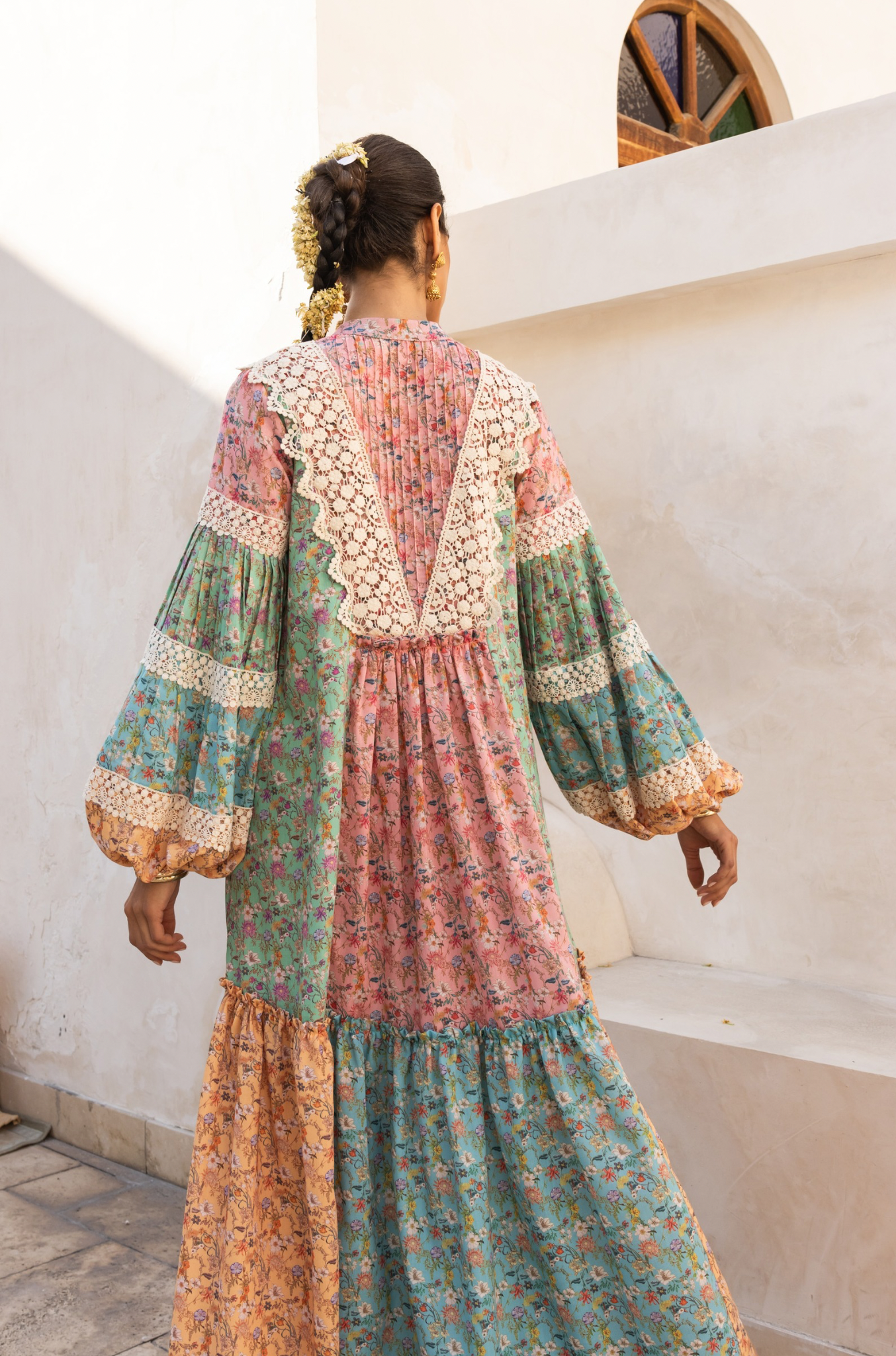 V laced Ditsy Floral Jalabiya