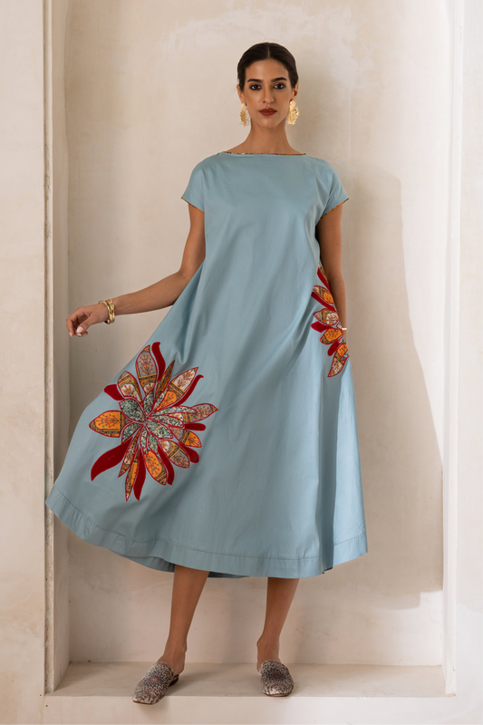 فستان ميدي مرقع بأوراق الشجر