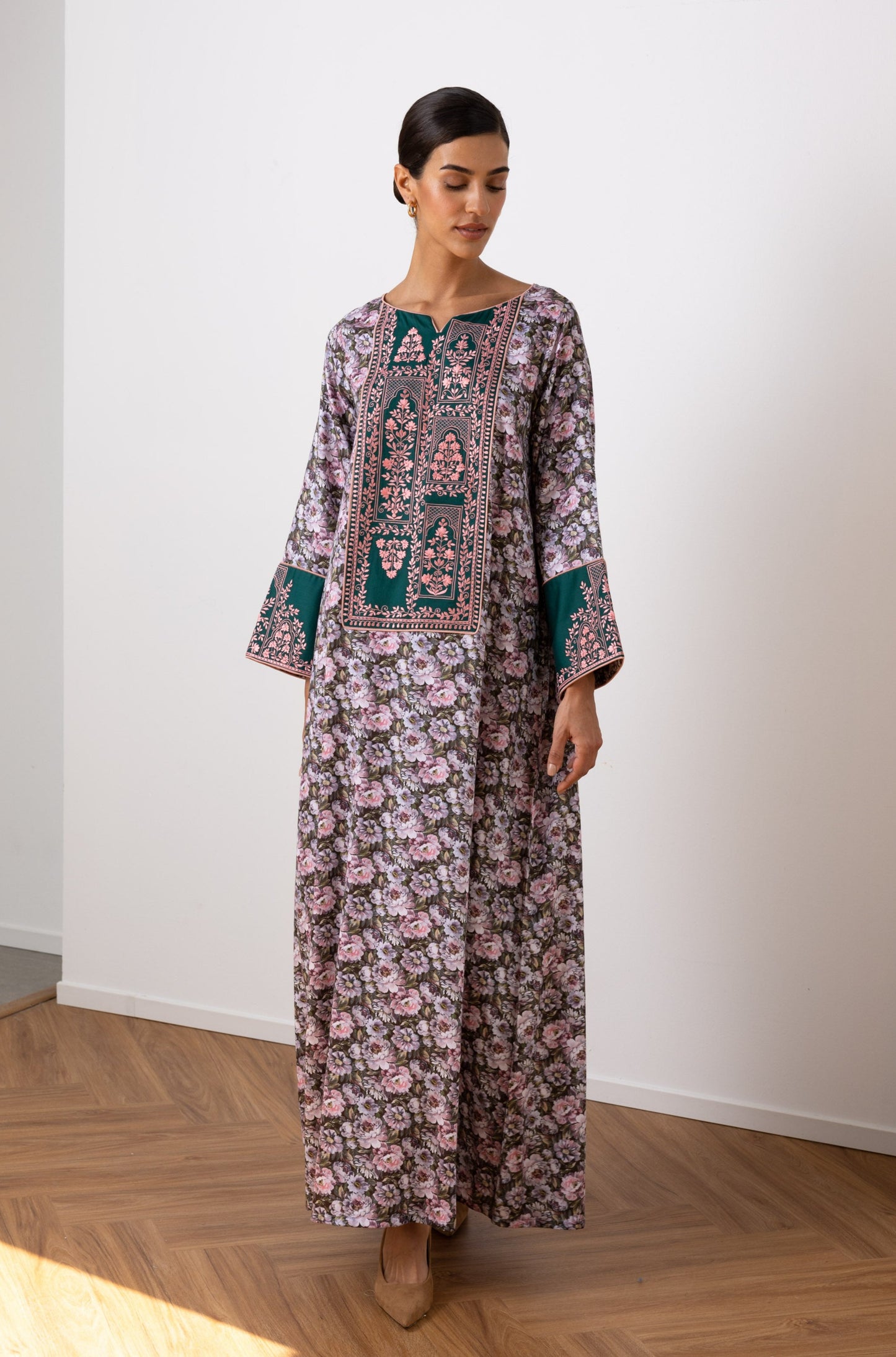 جلابية مزينة بتباين