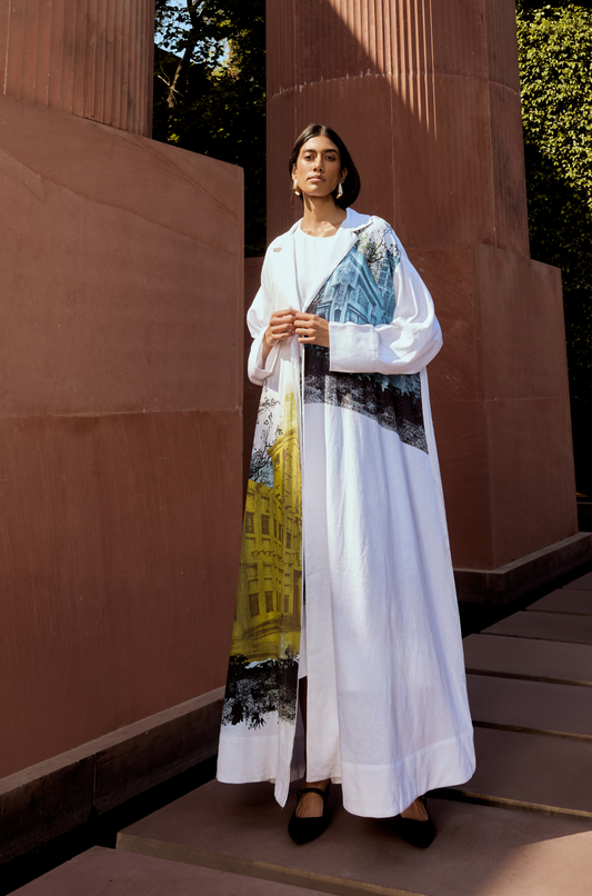 معطف دار الهوى ذو الياقة النابضة بالحياة