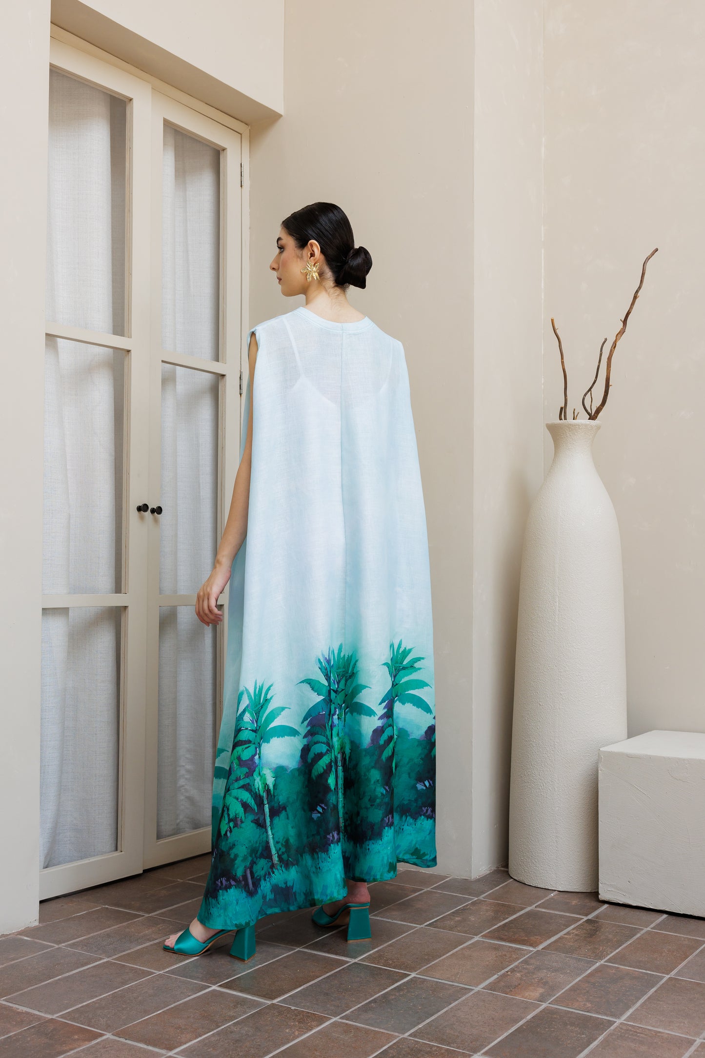 فستان شجرة الموز بدون أكمام