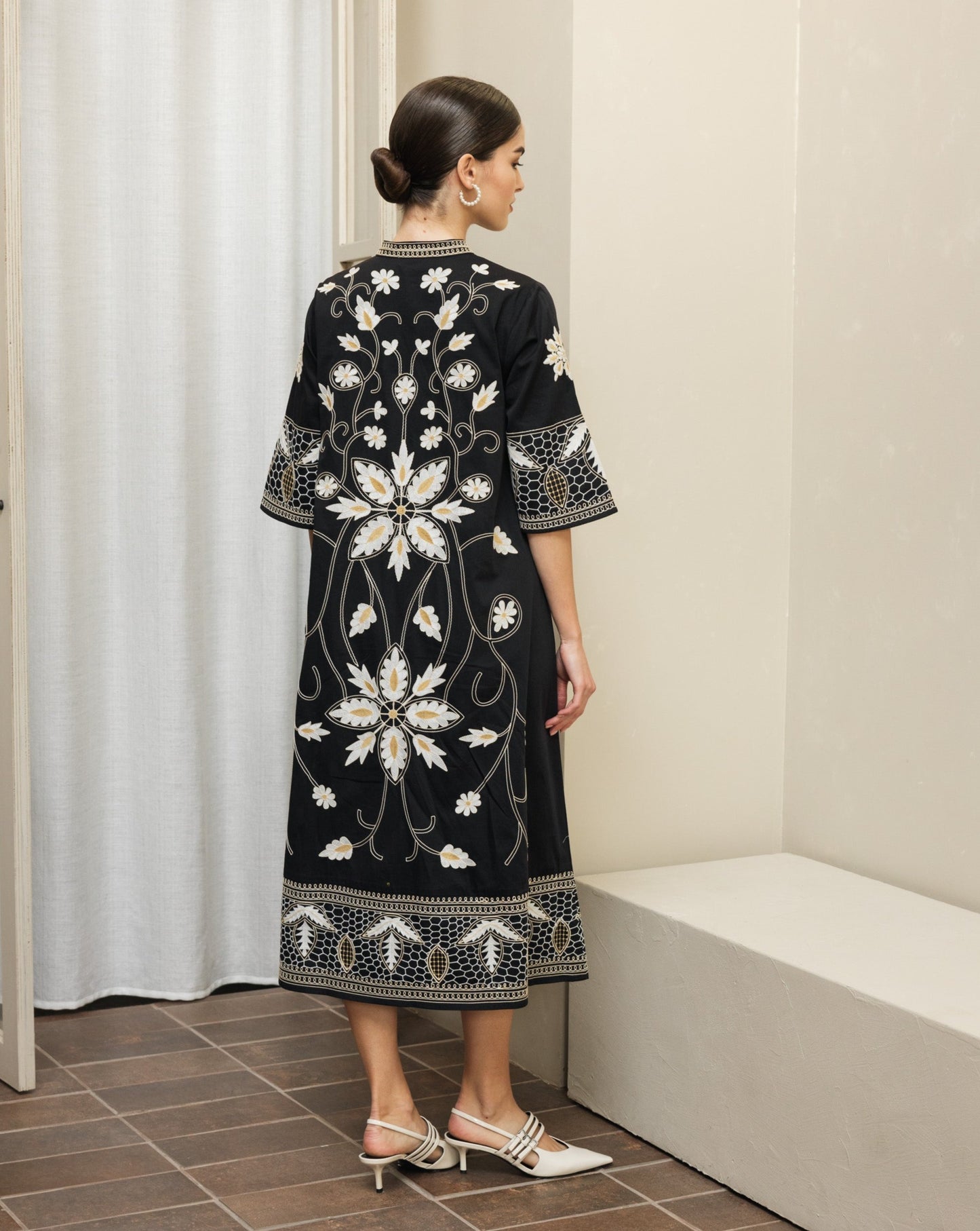 فستان قميص مزين بنقشة زهور قرص العسل