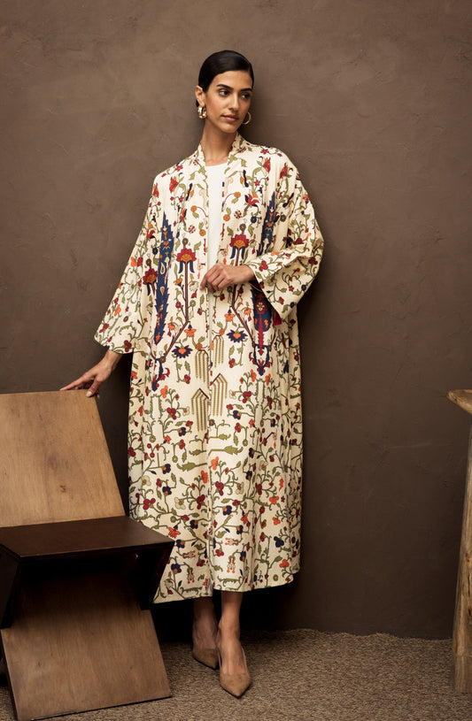 معطف زهري اللون بيج