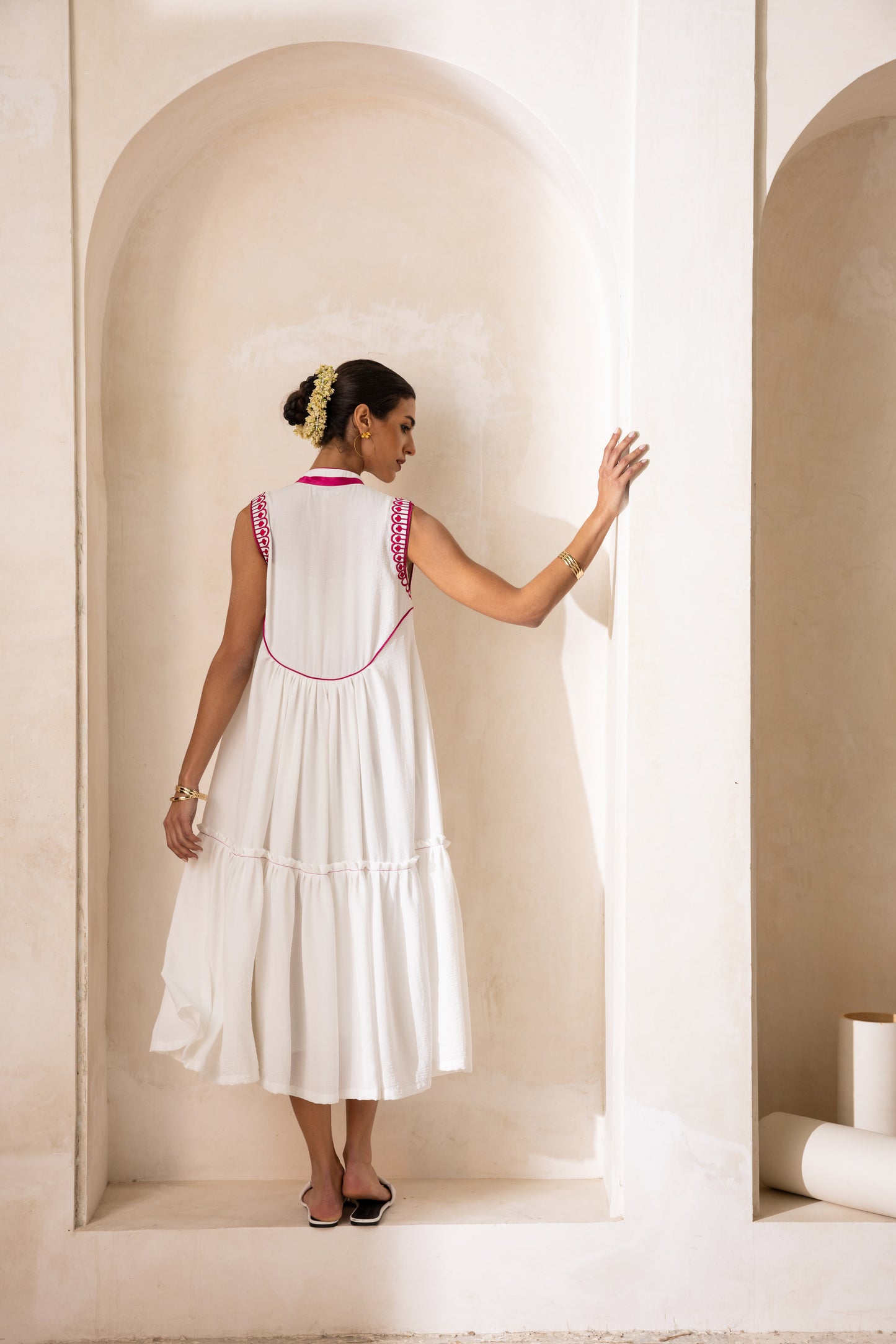 Sleeveless Floral Outlines Midi Dress