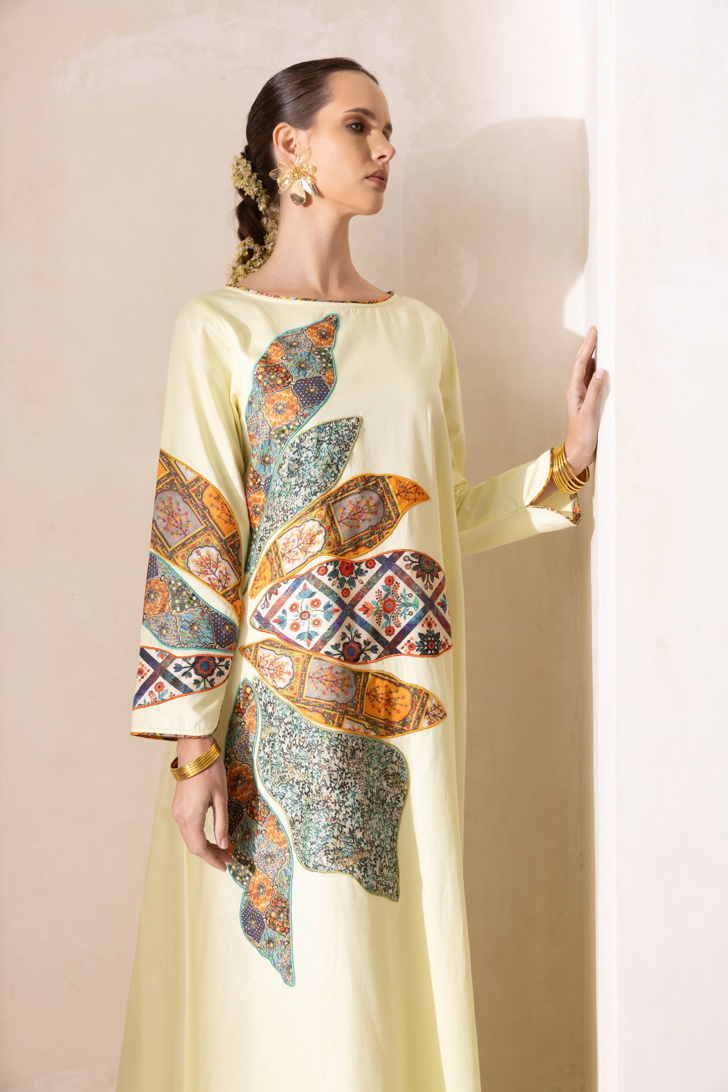 جلابية مرقعة بأوراق الشجر