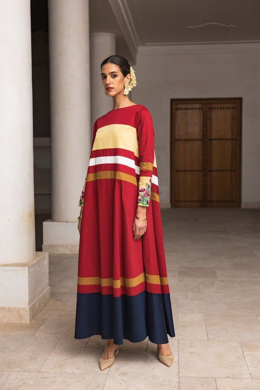 فستان مطرز بالزهور بألوان متعددة