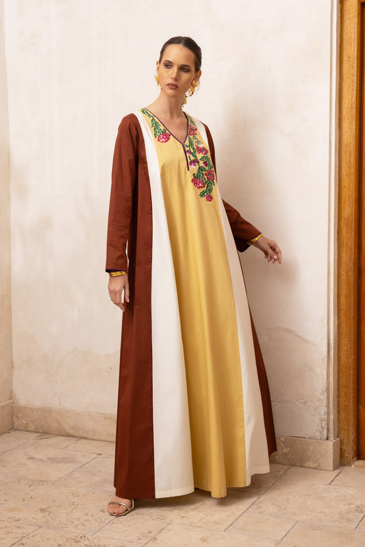 جلابية مطرزة بنقشة الزهور بألوان متعددة