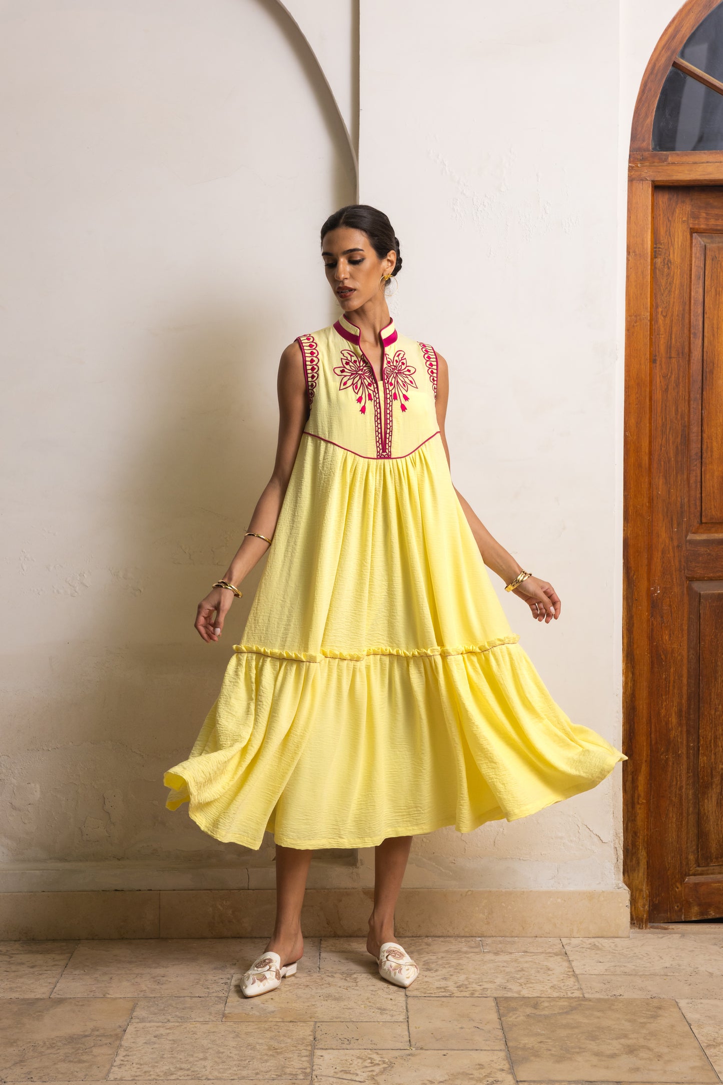 Sleeveless outline floral Midi Dress
