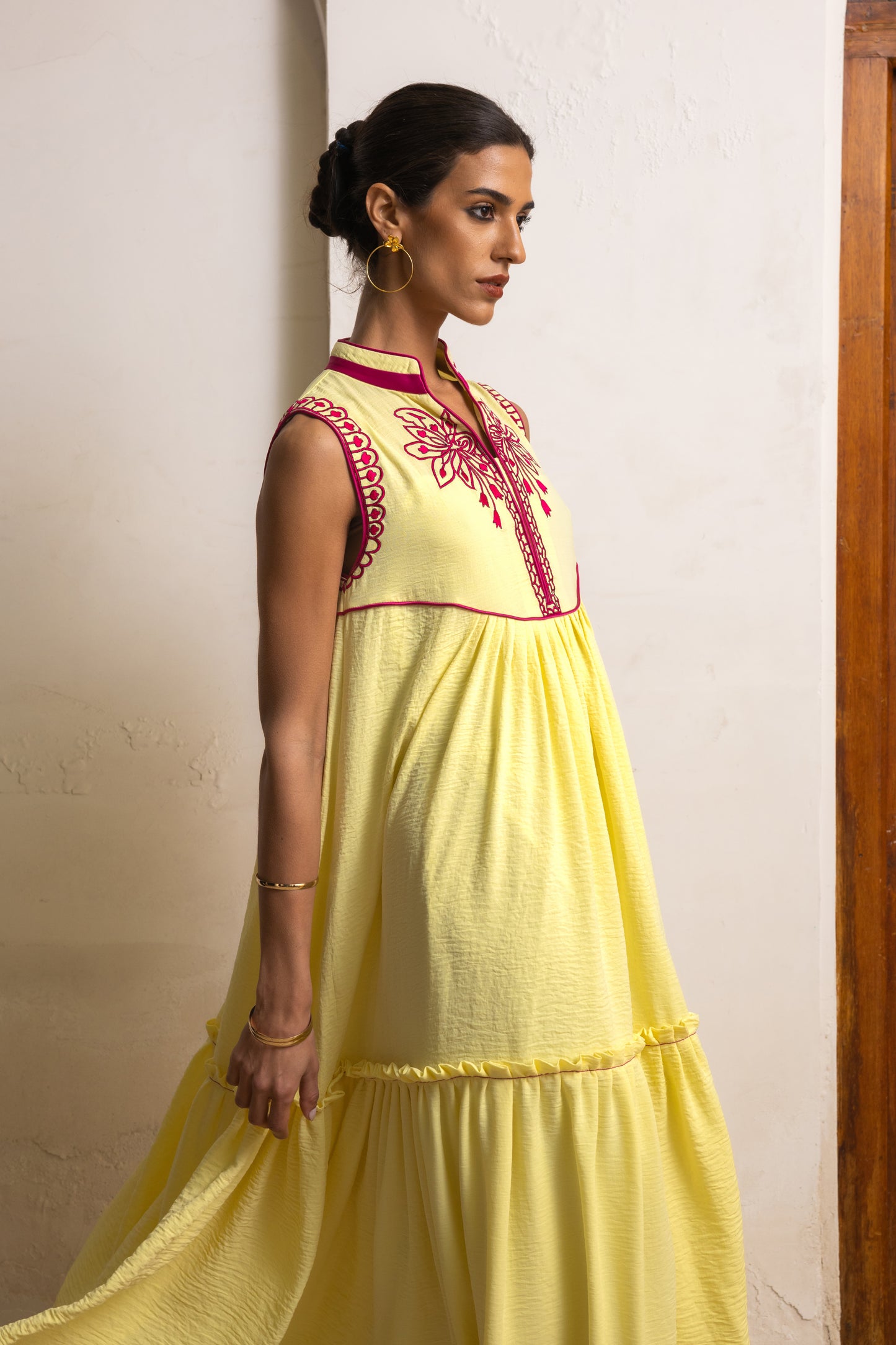 Sleeveless outline floral Midi Dress