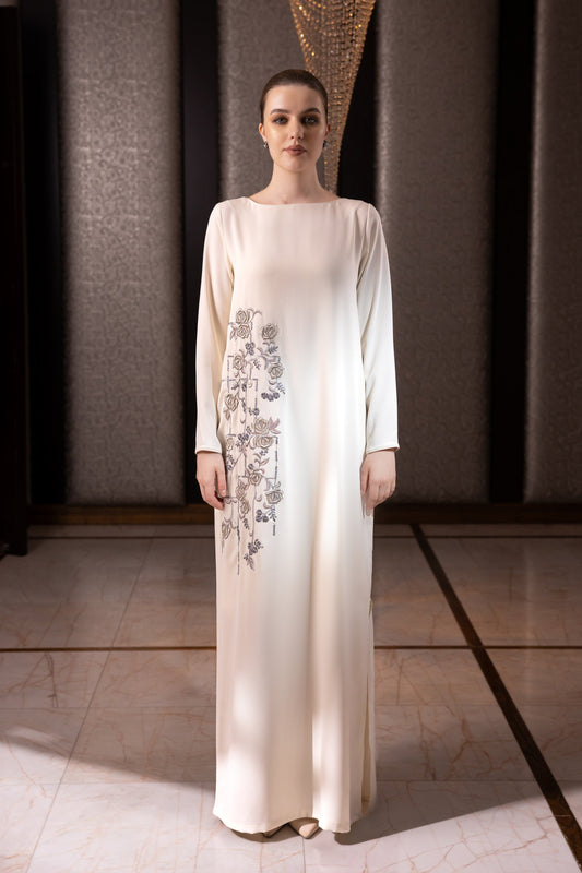 جلابية مزخرفة بالزهور الناعمة