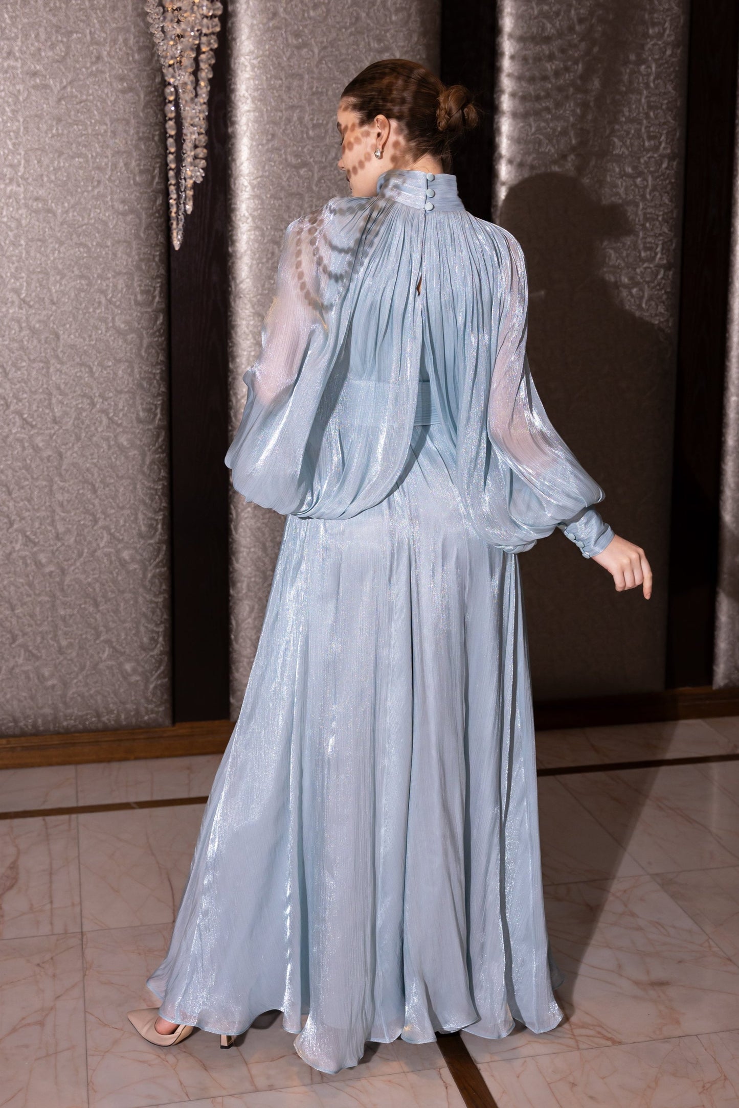 فستان بالبونيه ذو الرقبة العالية