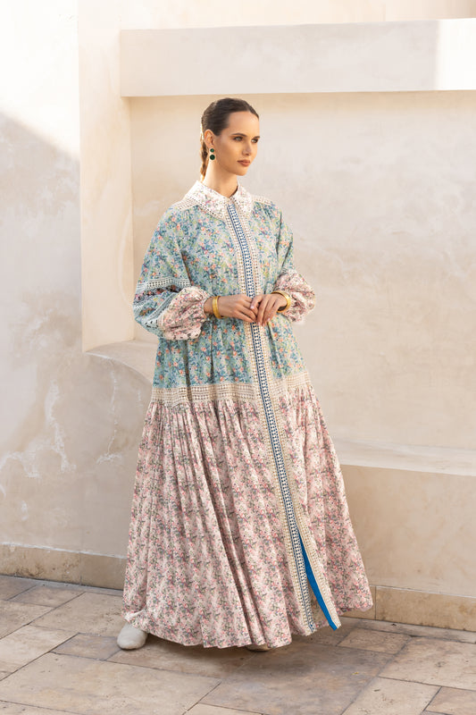 فستان مزين بالزهور الصغيرة