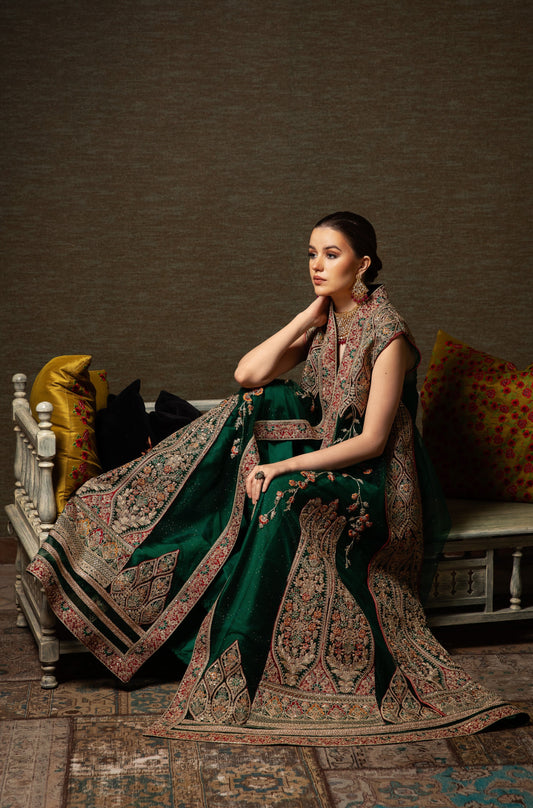 ثوب عروس أخضر لليلة الحناء بحاشية ملونة - مكون من قطعتين