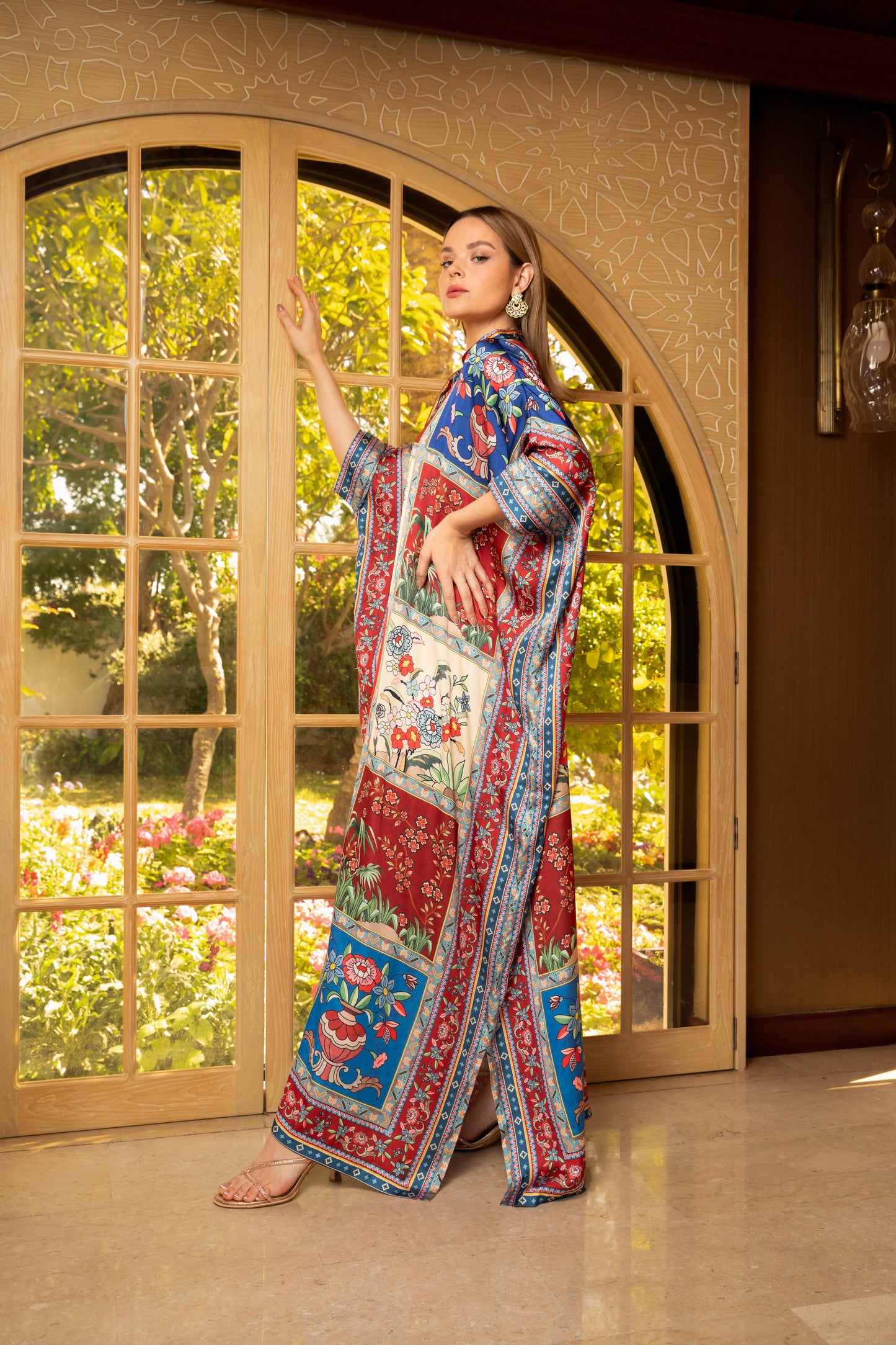 فستان زهور على شكل فراشة