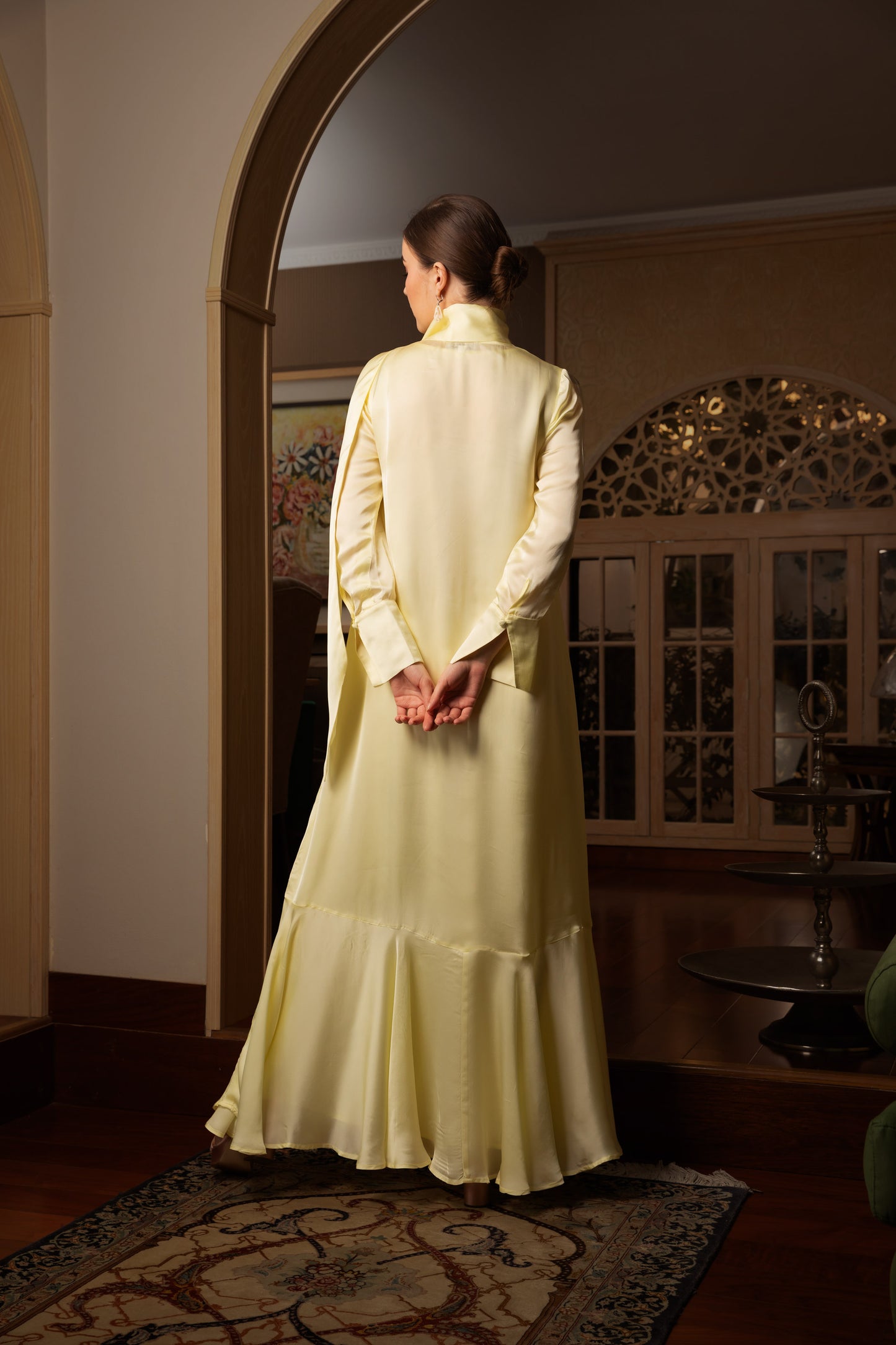 فستان وشاح الورد