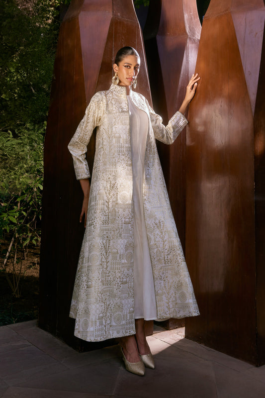 طقم معاطف مطرزة بخيوط ذهبية