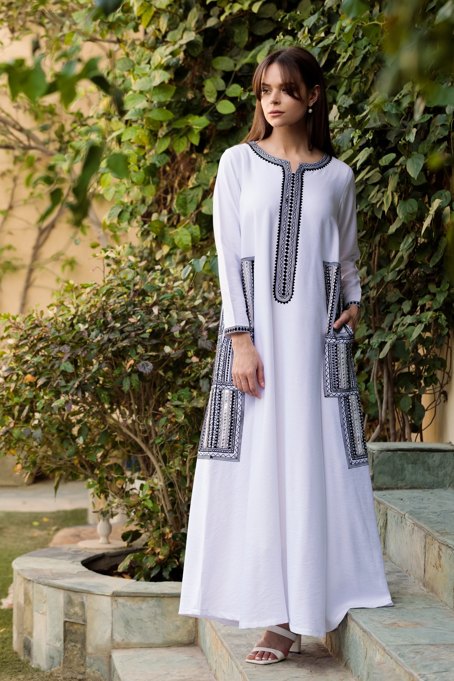 Black & White Embroidered Jalabiya - Anmar Couture