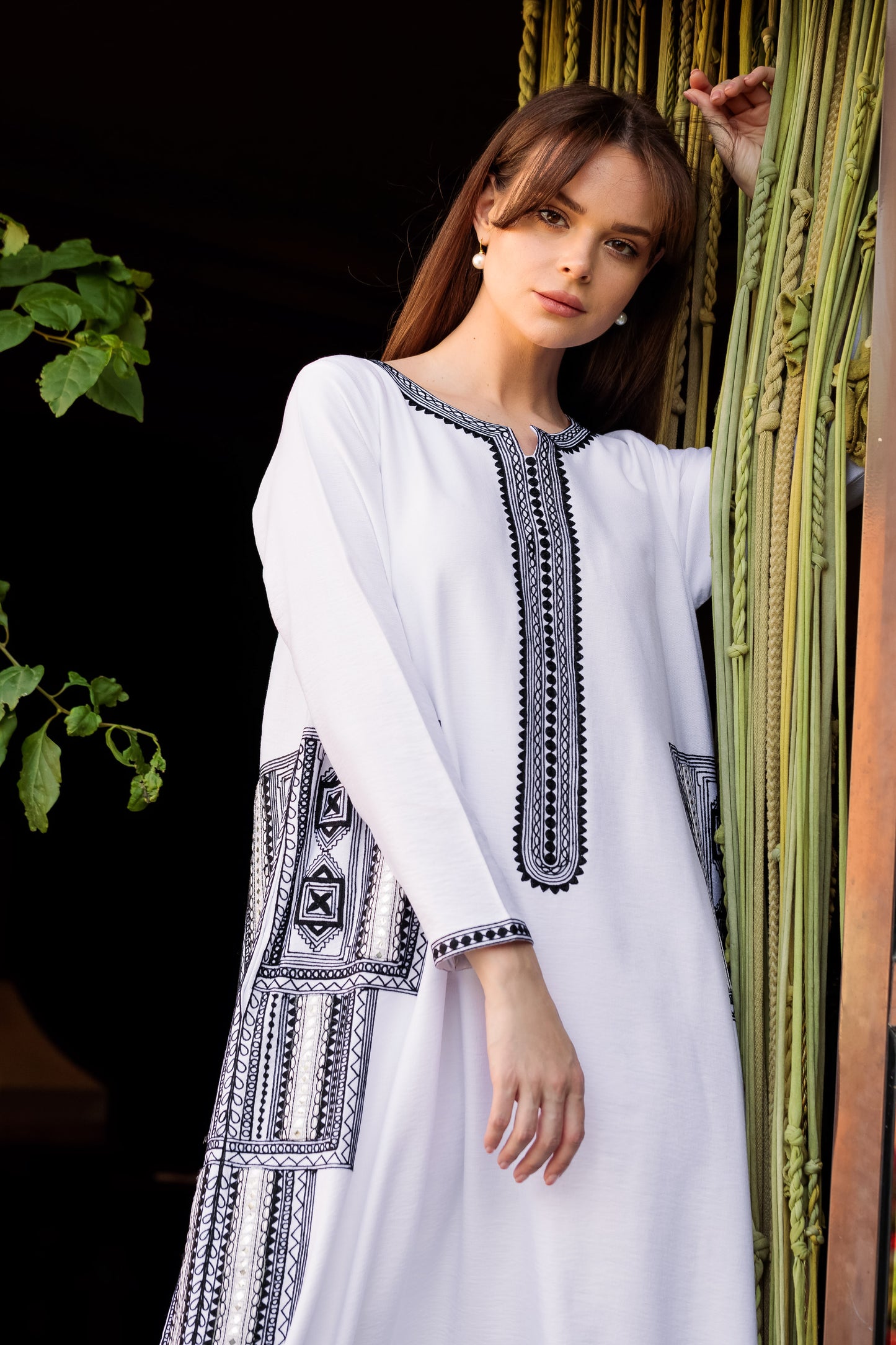 Black & White Embroidered Jalabiya - Anmar Couture