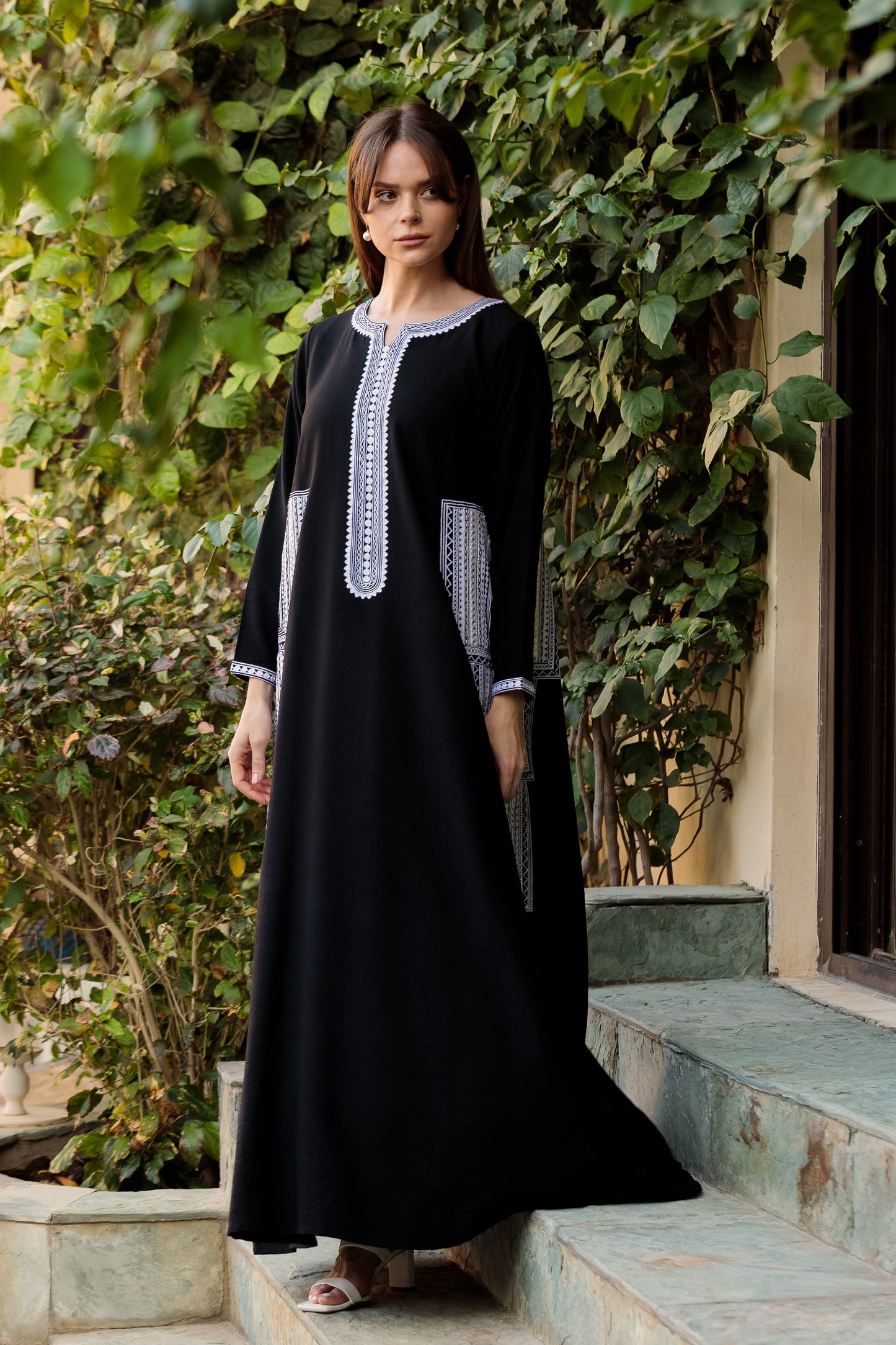 Black & White Embroidered Jalabiya - Anmar Couture