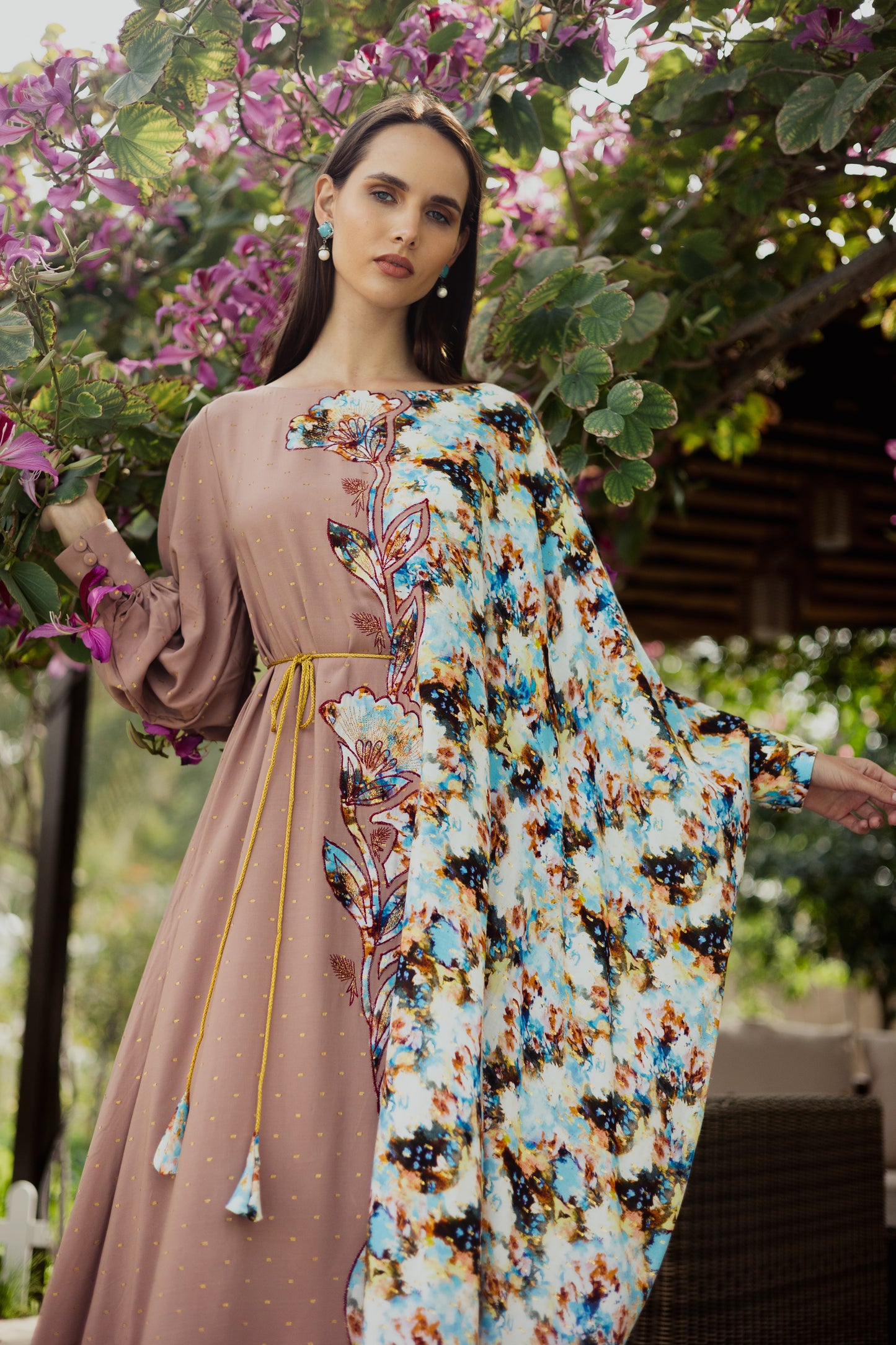 فستان الفراشة الجانبية