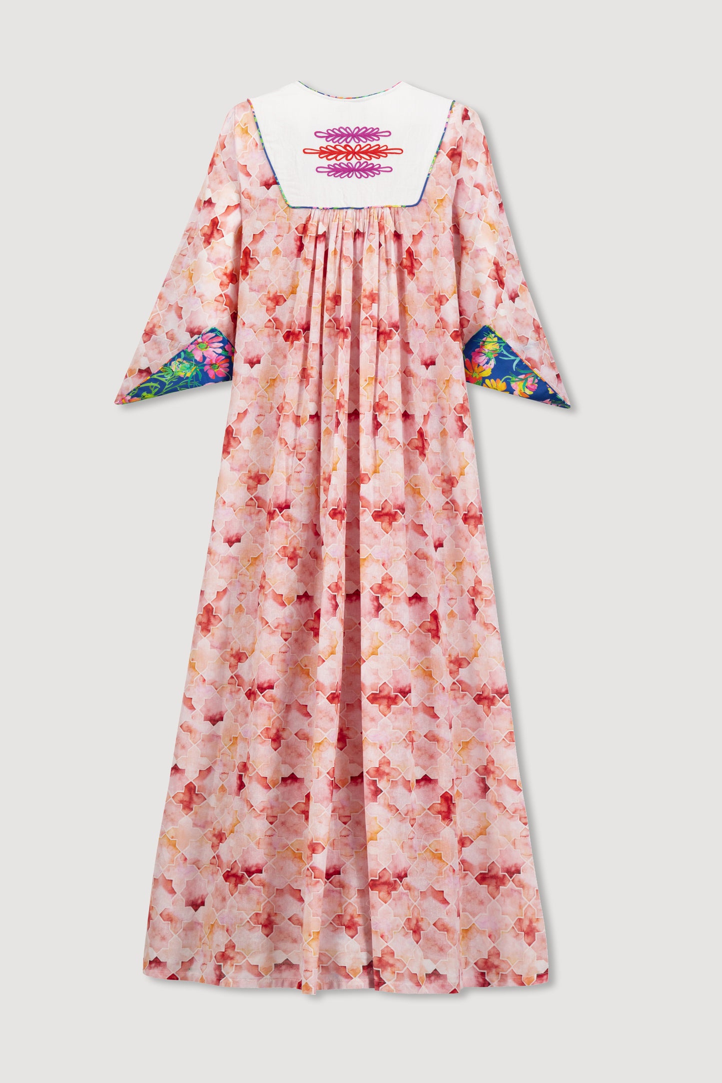 جلابية مخططة بالزهور