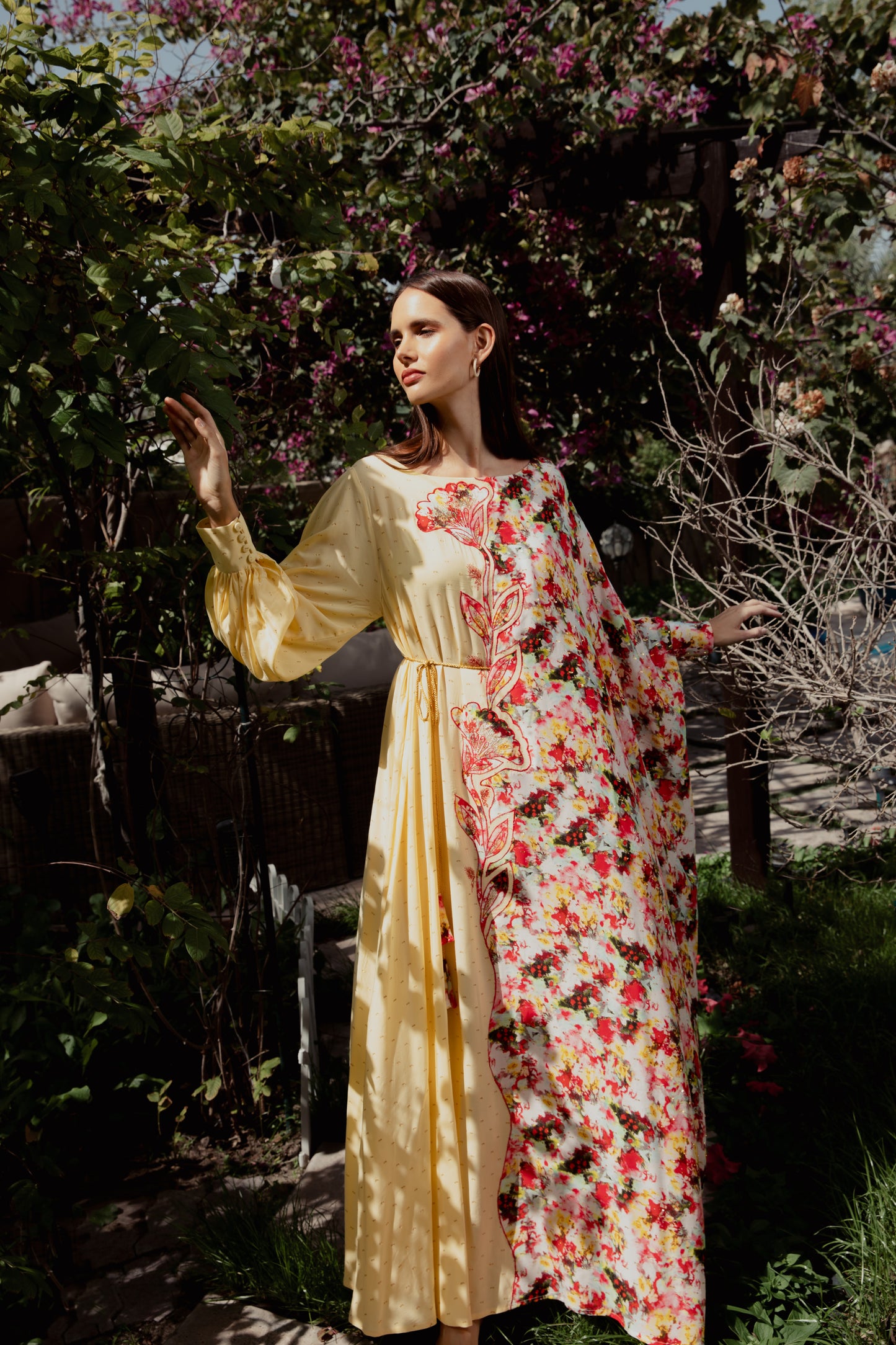 فستان الفراشة الجانبية