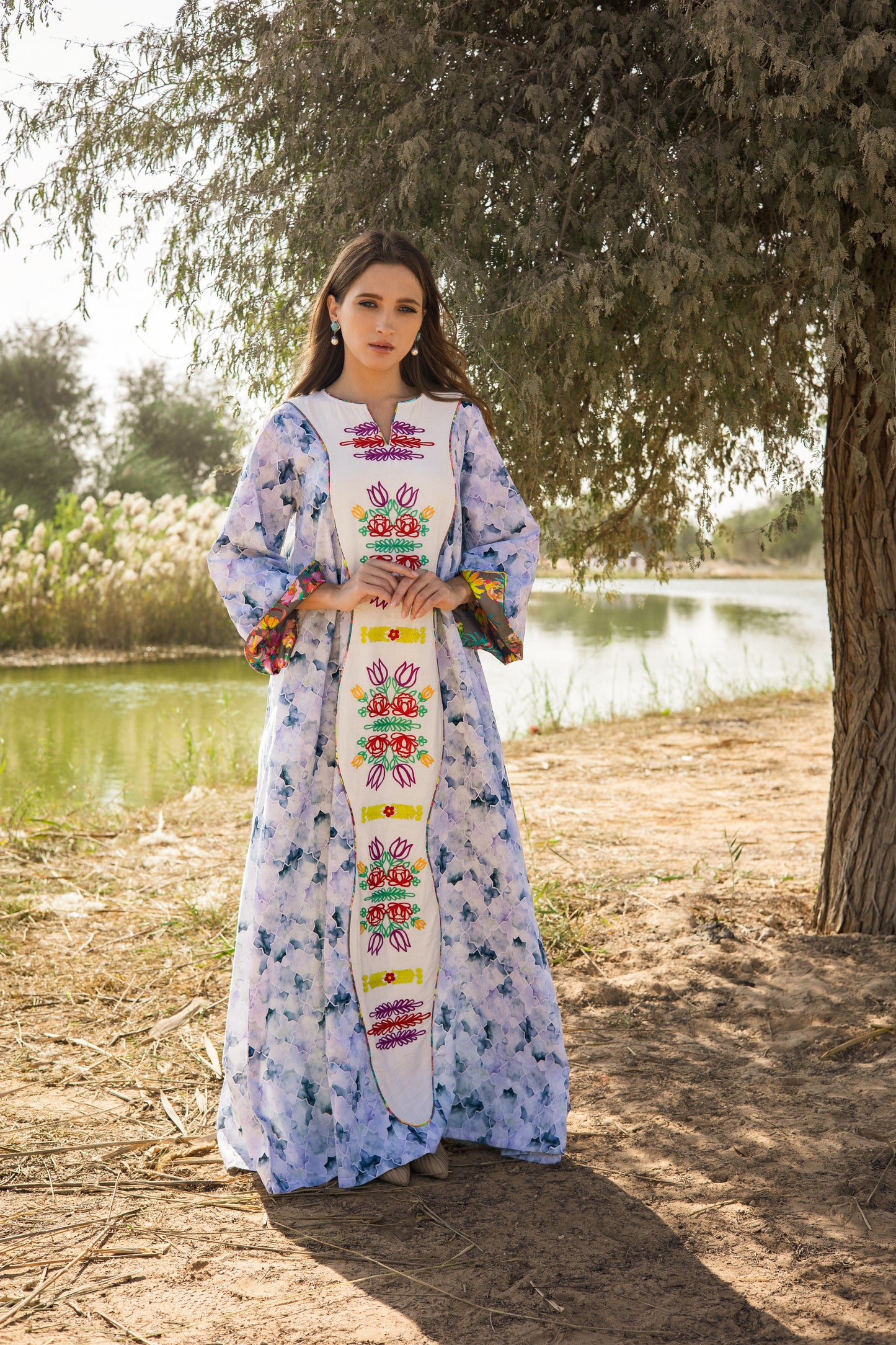 جلابية مخططة بالزهور