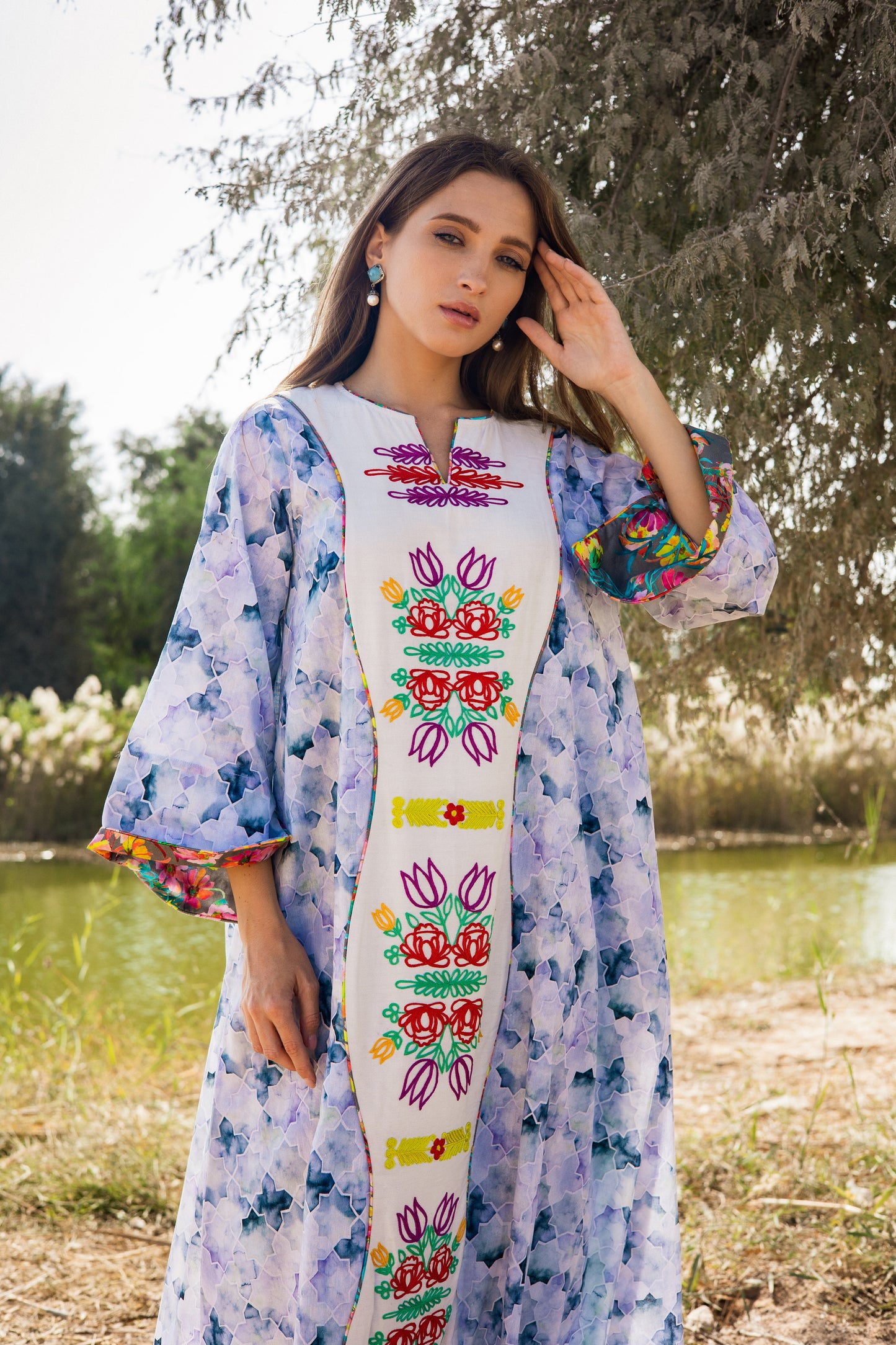 جلابية مخططة بالزهور