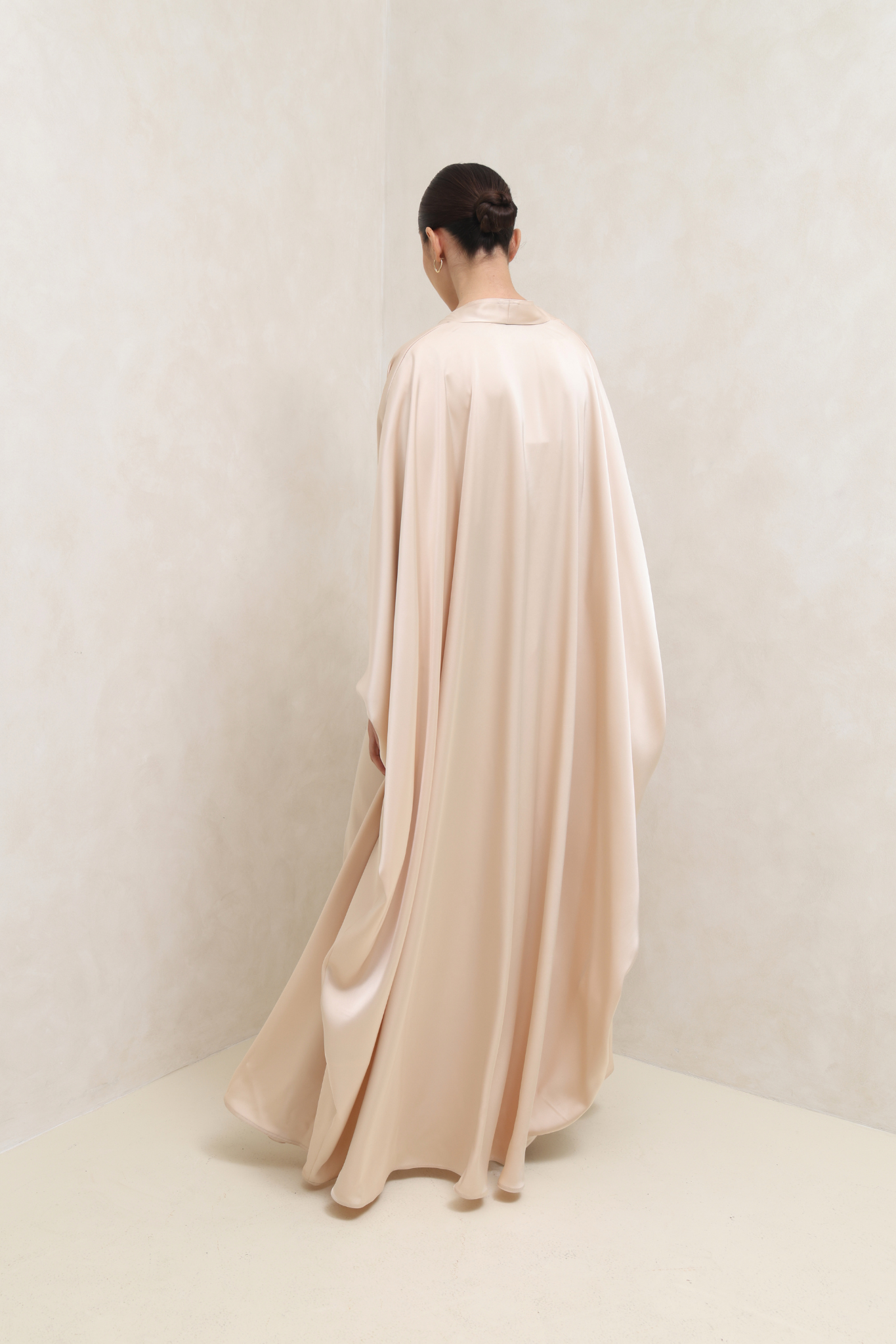 عباية الصفاء العاجية