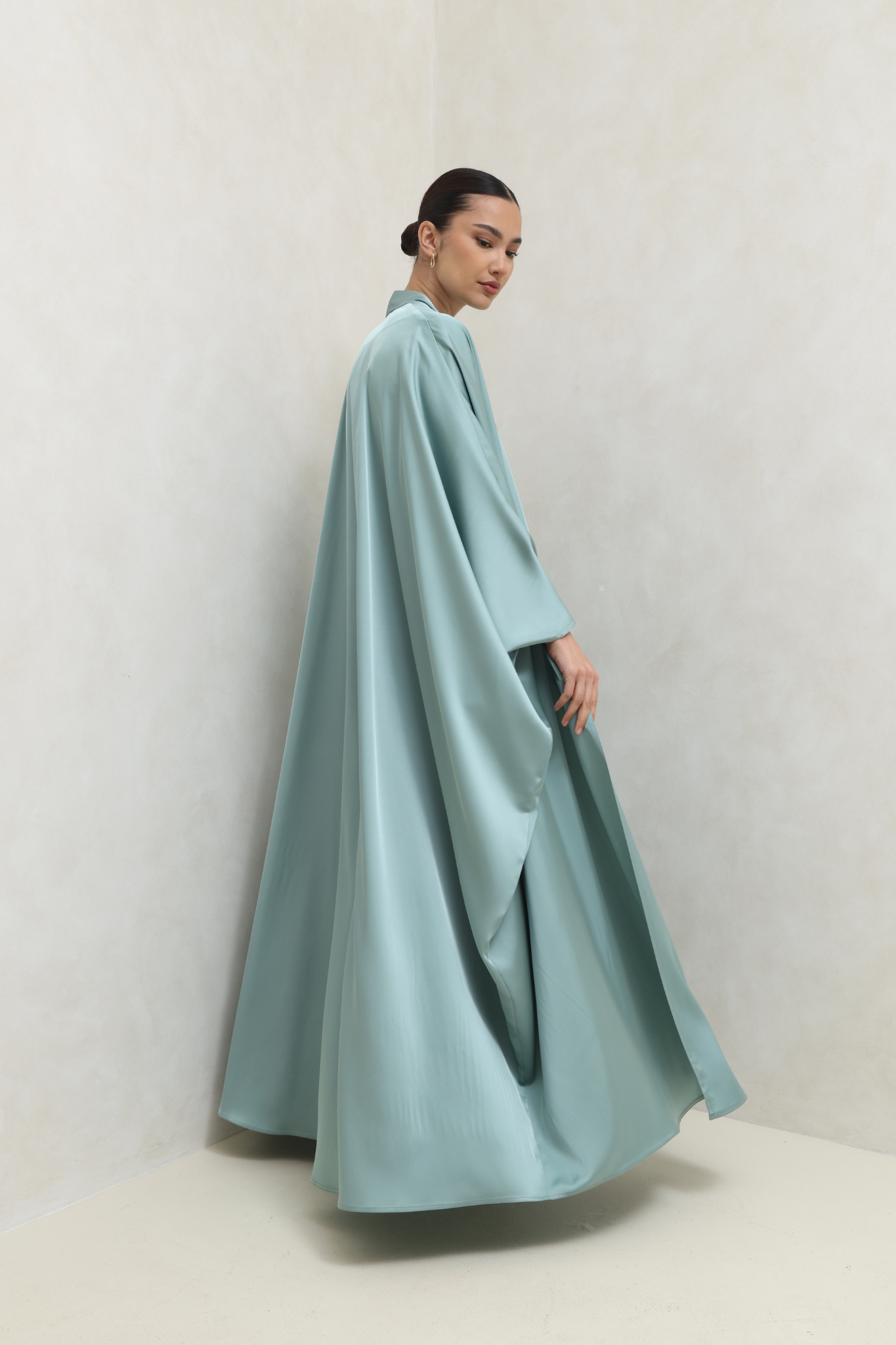 عباية الصفاء العاجية