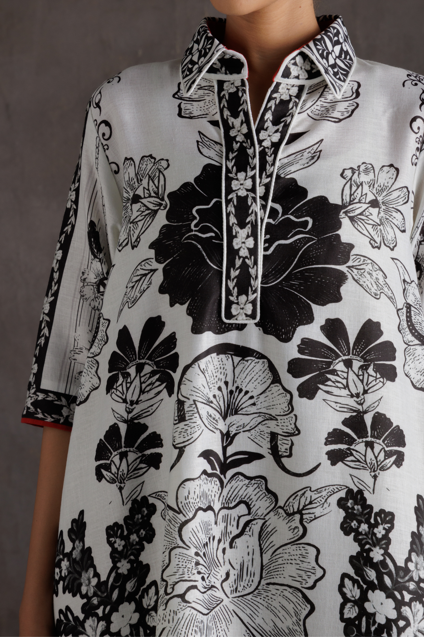 Collared Rose Mirage - Black & White