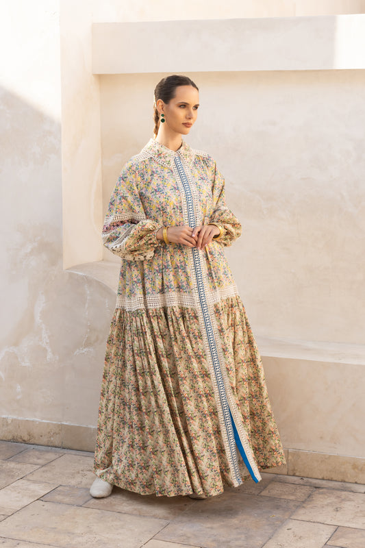 فستان مزين بالزهور الصغيرة