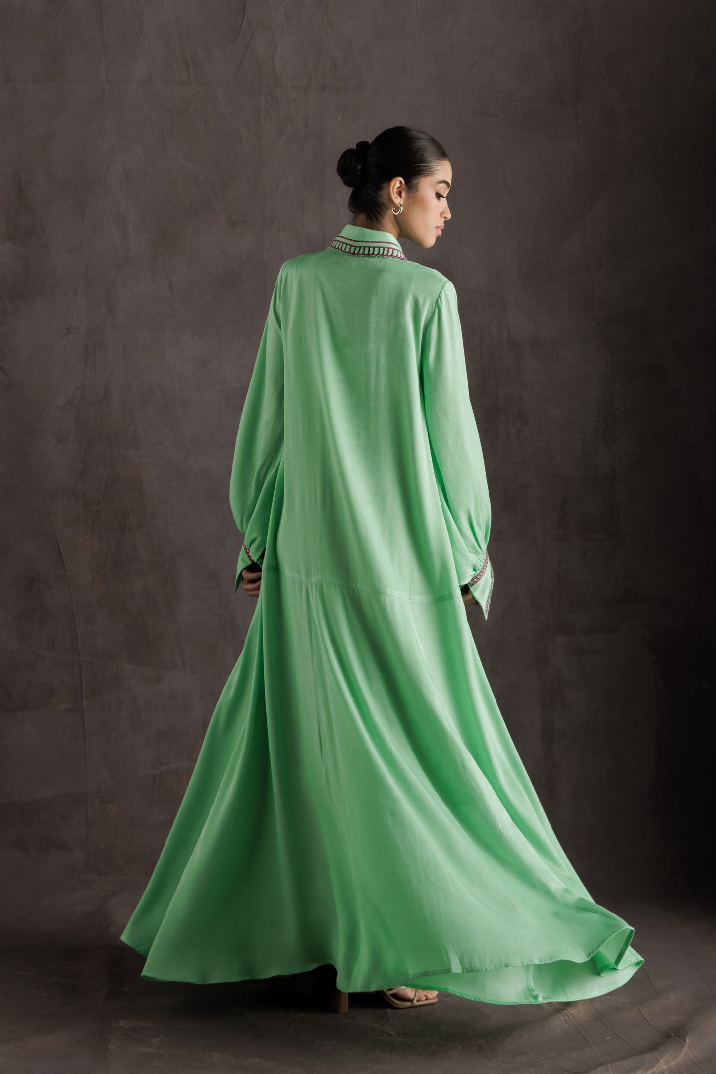 Buttoned Floral Embroidered Jalabiya - Green