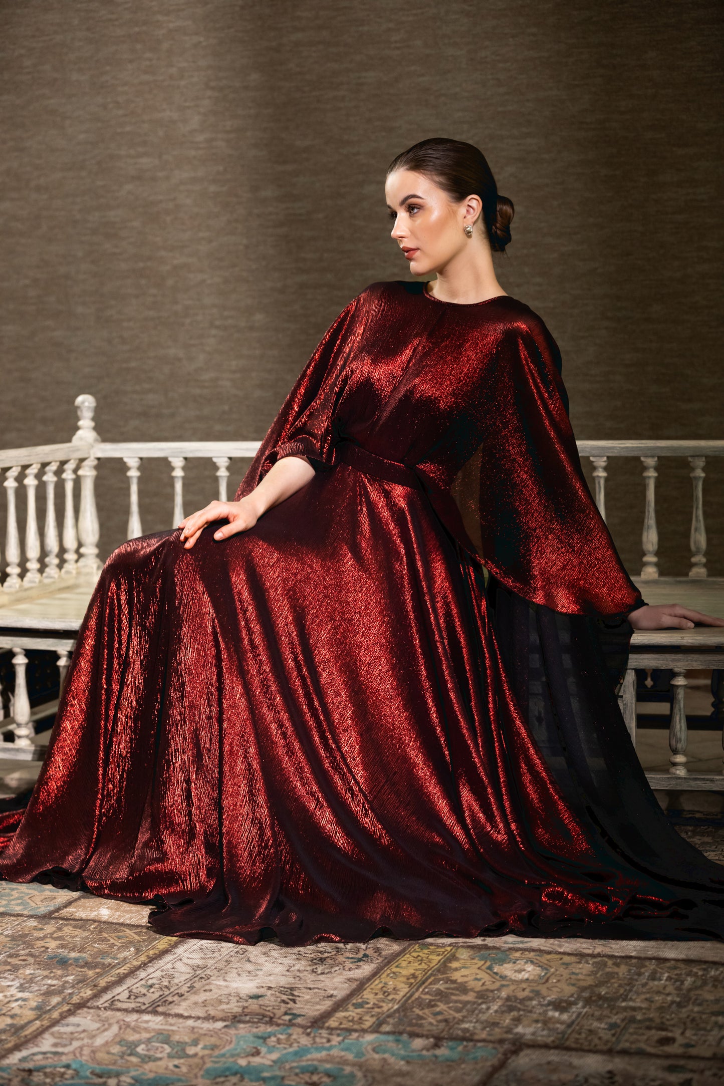فستان الشيفون الأحمر باللمعان المعدني 