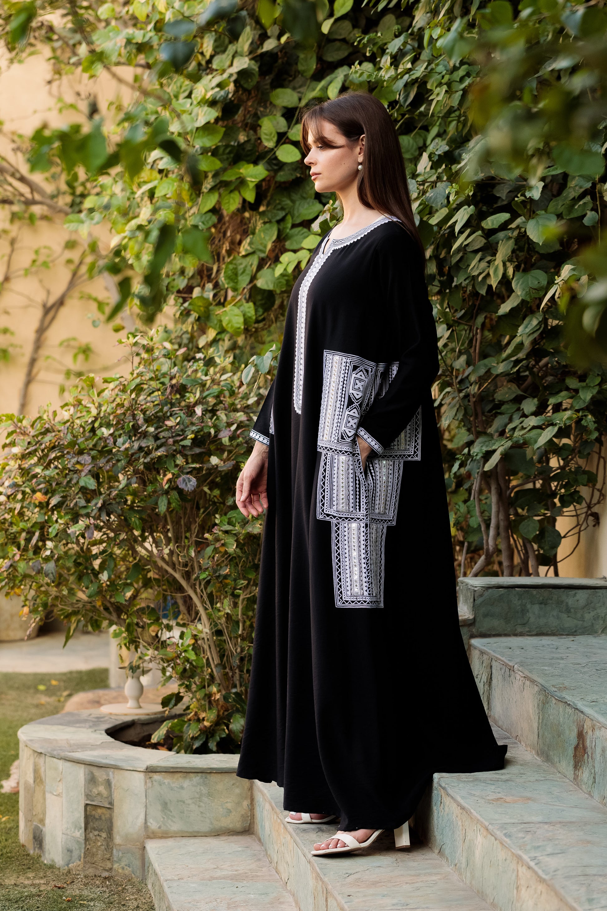 Black & White Embroidered Jalabiya - Anmar Couture