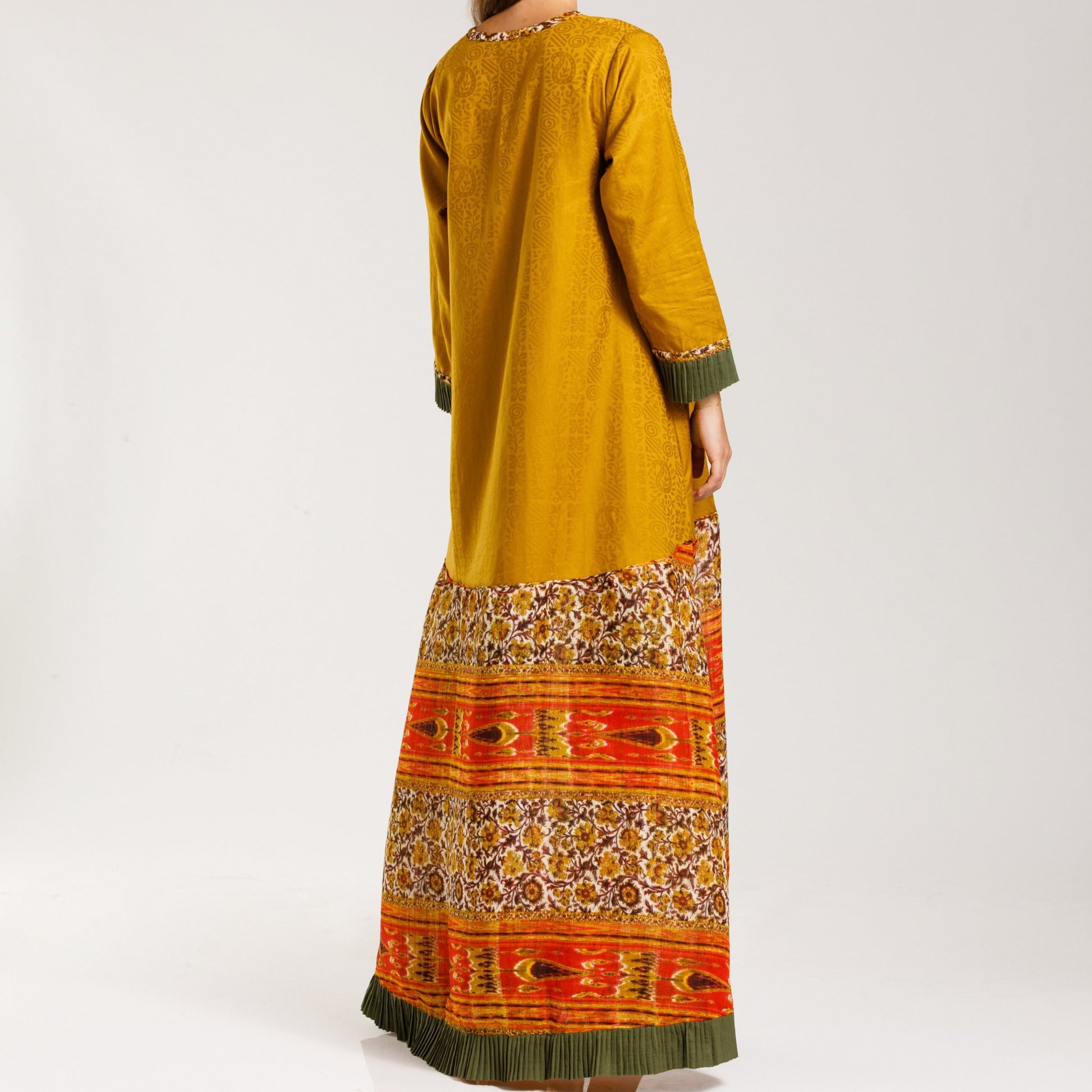 Jalabiya with leaf details - Anmar Couture